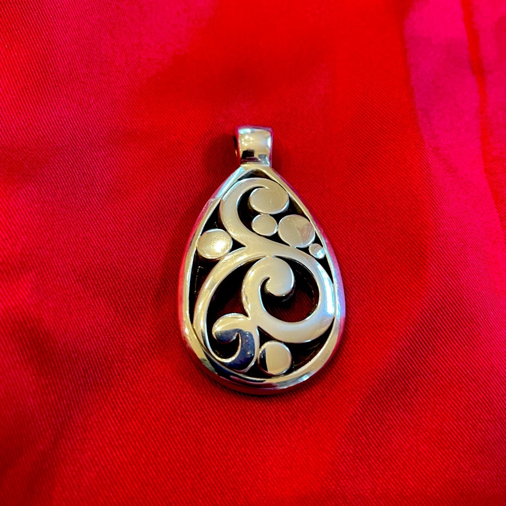 Brighton pendant - no chain